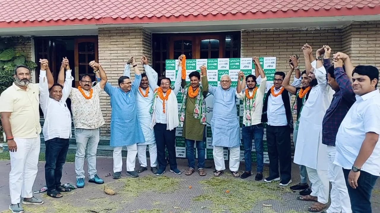 जदयू में शामिल हुए कांग्रेस के जिला महासचिव अशफ़ाक आलम