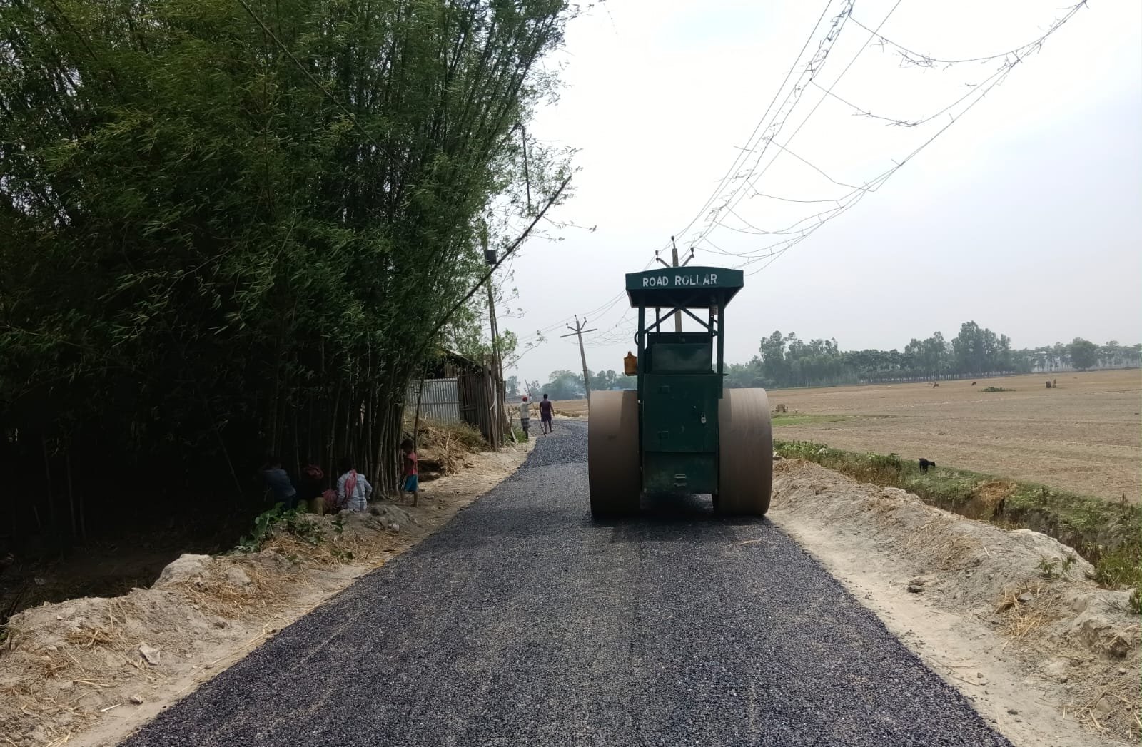सड़क निर्माण कार्य युद्ध स्तर पर जारी