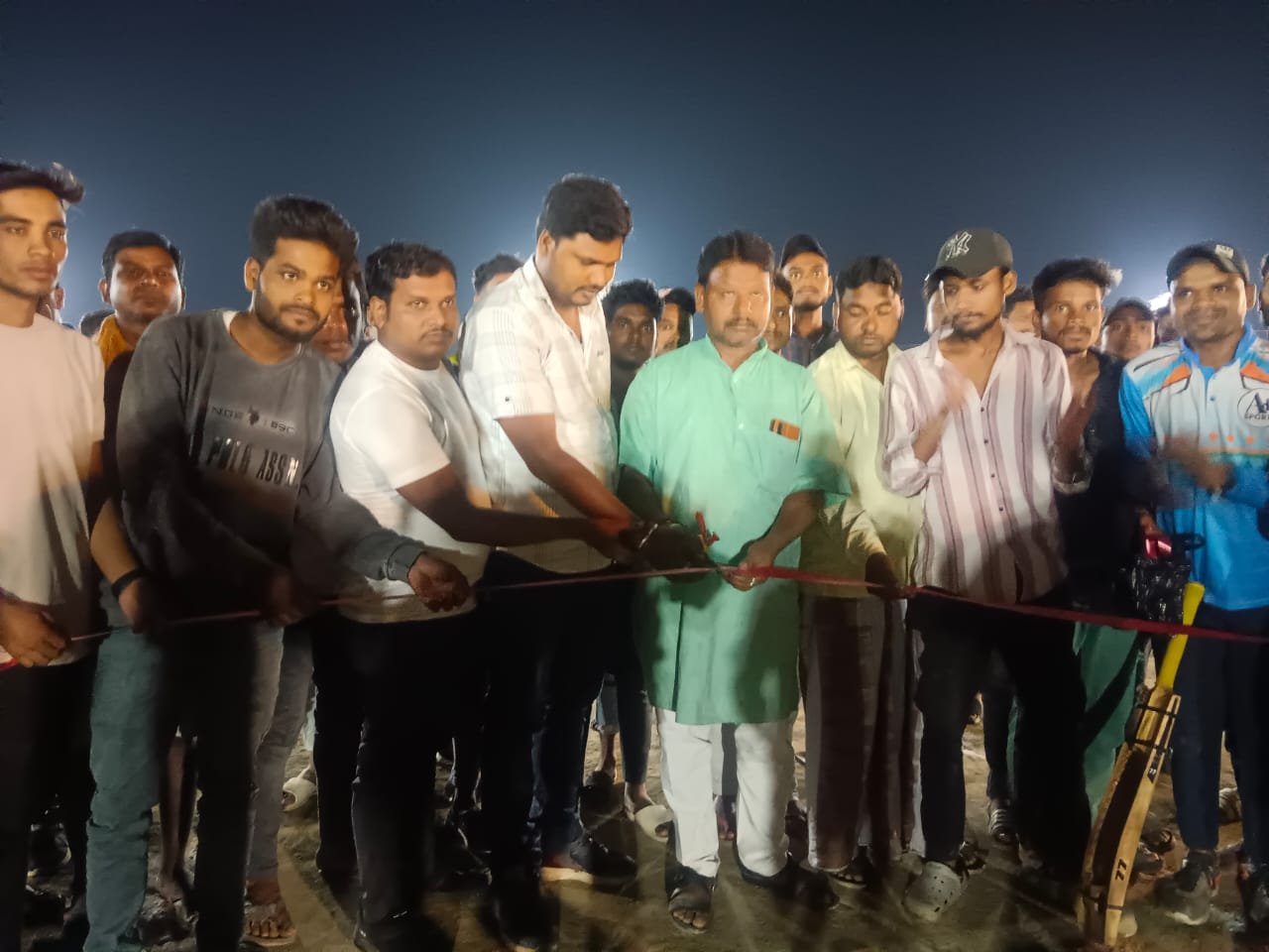 हसनगंज के बघवाकोल में क्रिकेट टूर्नामेंट का शुभारंभ