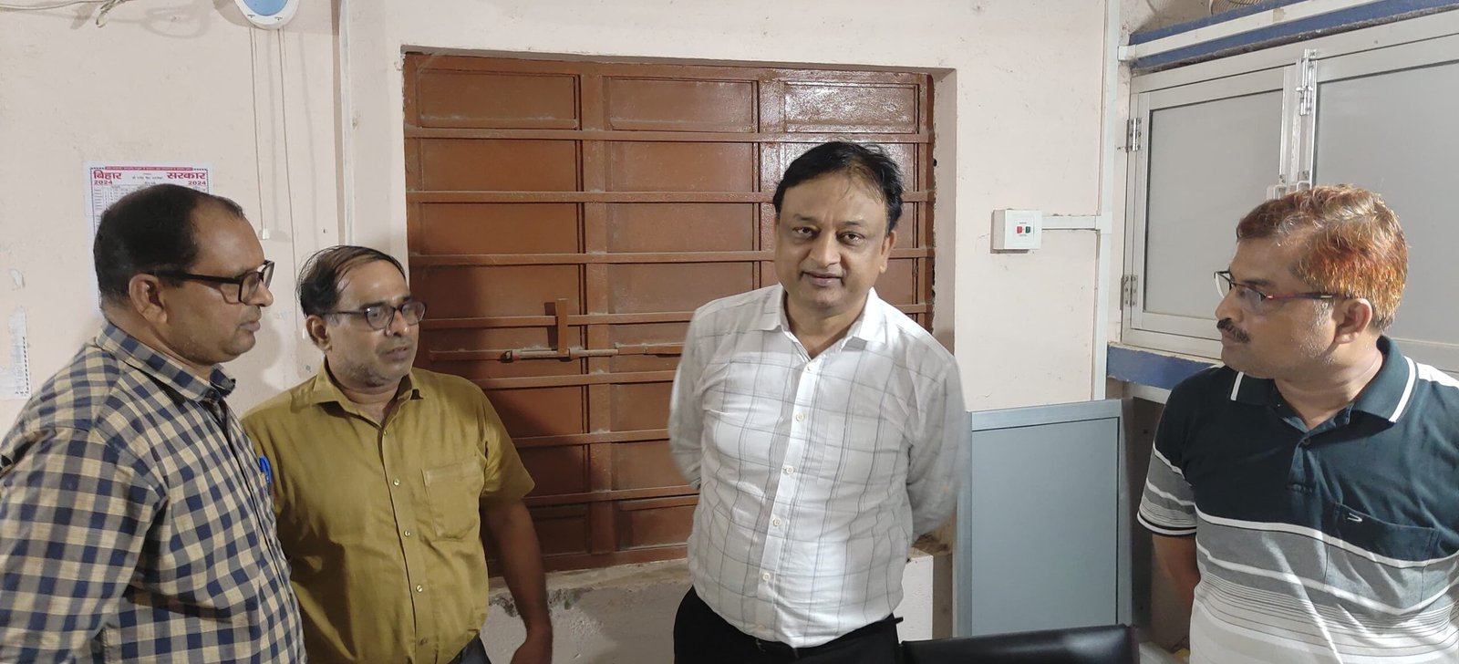 डीडीसी ने किया बरारी प्रखंड कार्यालय का निरीक्षण.