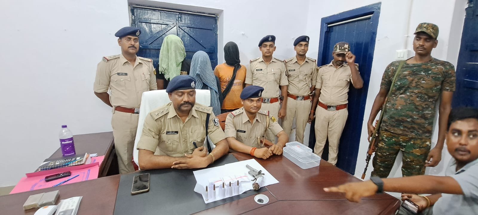 मिर्च व्यापारी को गोली मारकर पैसा एवं बाइक लूट की घटना का पुलिस द्वारा 48 घंटे के अन्दर किया गया सफल उद्भेदन