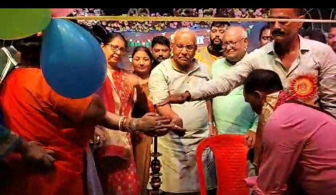 कटिहार दुर्गा स्थान मंदिर प्रांगण कार्यक्रम का पूर्व उपमुख्यमंत्री पूर्व सांसद, महापौर के द्वारा रंगारंग उद्घाटन सम्पन्न
