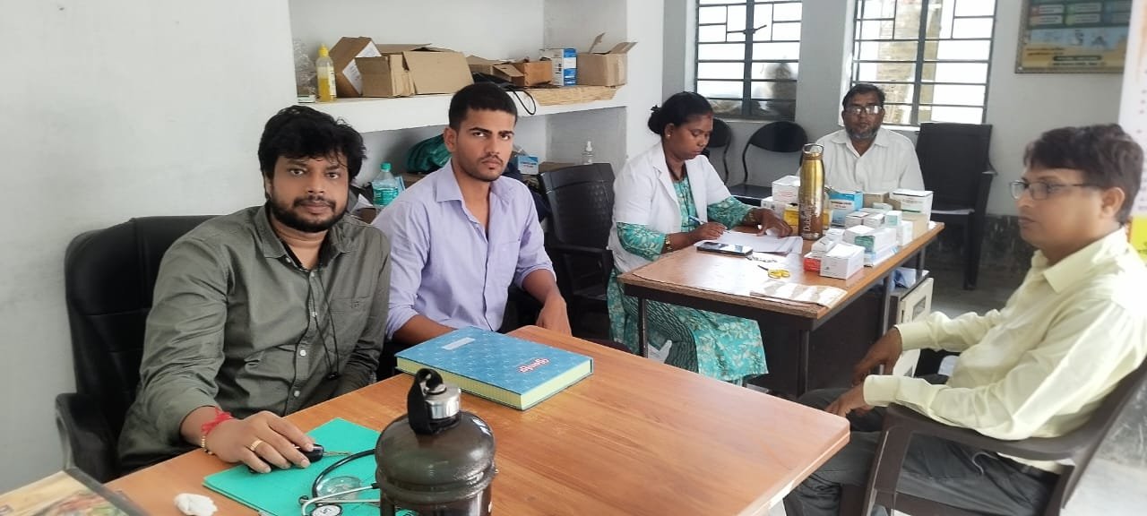बारसोई के प्रभारी चिकित्सा पदाधिकारी ने किया प्राथमिक स्वास्थ्य केंद्र करणपुर का औचक निरीक्षण