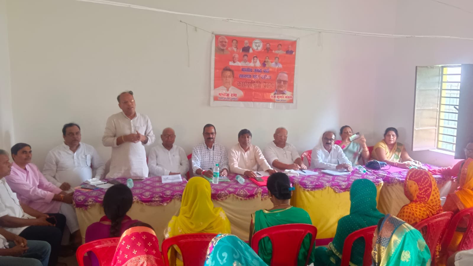 सदस्यता अभियान को लेकर हसनगंज में भाजपा कार्यसमिति की हुई बैठक