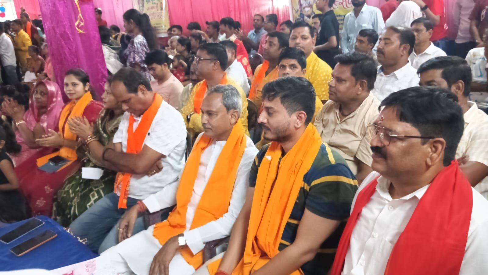 नंद के घर आनंद भयो ललना के हर्षनाद से धरती अंबर गुंजायमान होने लगा,