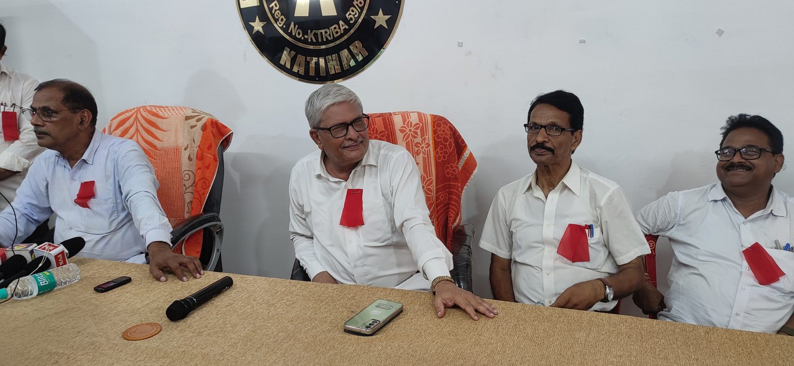 कटिहार व्यवहार न्यायालय में भ्रष्टाचार के विरुद्ध अधिवक्ता संघ ने तीन दिवसीय रेड रिबन अभियान चलाया कर विरोध जताया