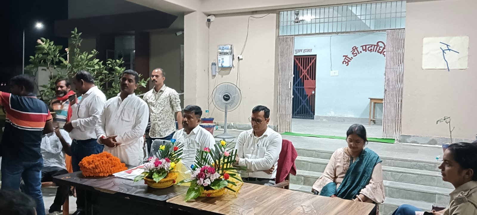 अमदाबाद थाना अध्यक्ष के स्थानांतरण होने पर किया गया विदाई समारोह का आयोजन