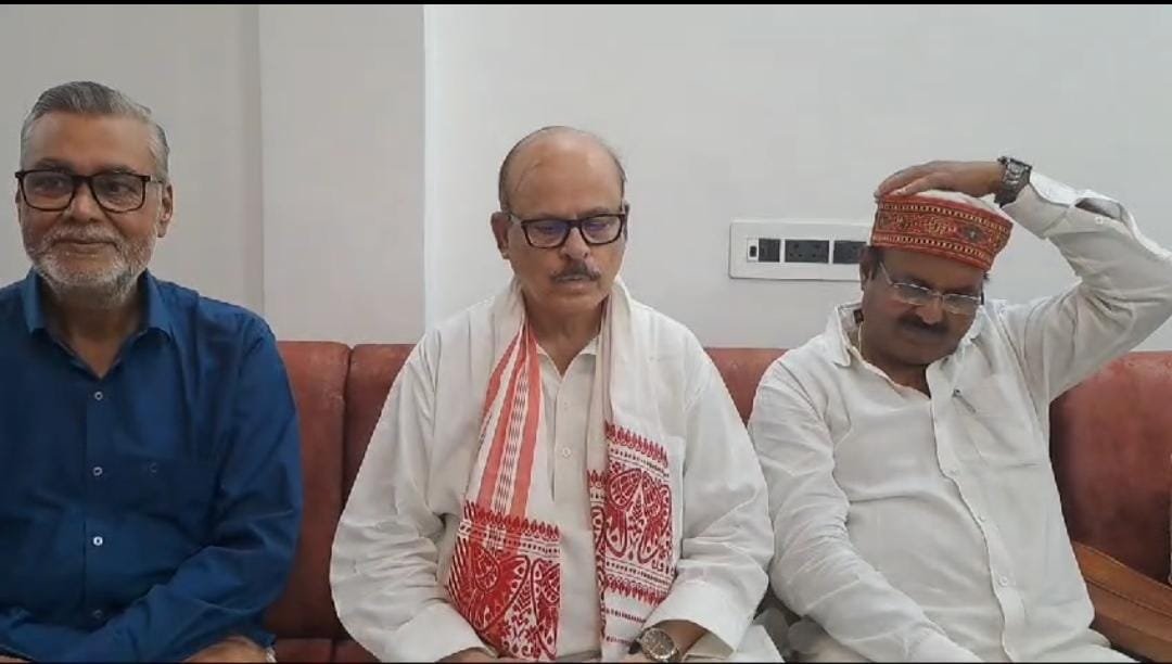 भूमि सर्वेक्षण का कार्य अविलंब रोका जाय ,बिहार सरकार ने भ्रष्ट्राचार का फ्रंट गेट खोल दिया ,तीन महीने तक सर्वेक्षण कार्य पर लगी रोक