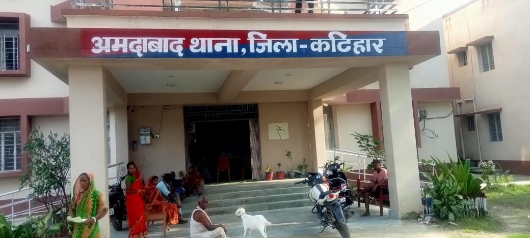 बकरी चोरी कर ऑटो से भाग रही पांच महिलाओं को ग्रामीणों ने पकड़ा