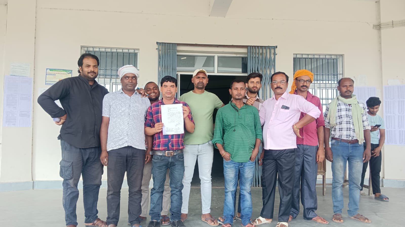 महीनो से मानदेय नहीं मिलने से नल जल ऑपरेटर ने बीडीओ और प्रमुख को दिया आवेदन