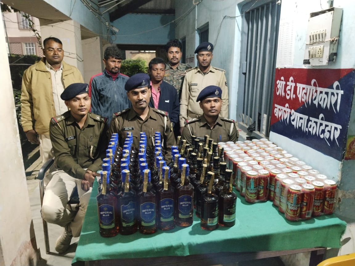 बरारी पुलिस ने 81 लिटर विदेशी शराब के साथ दो शराब तस्कर को किया गिरफतार