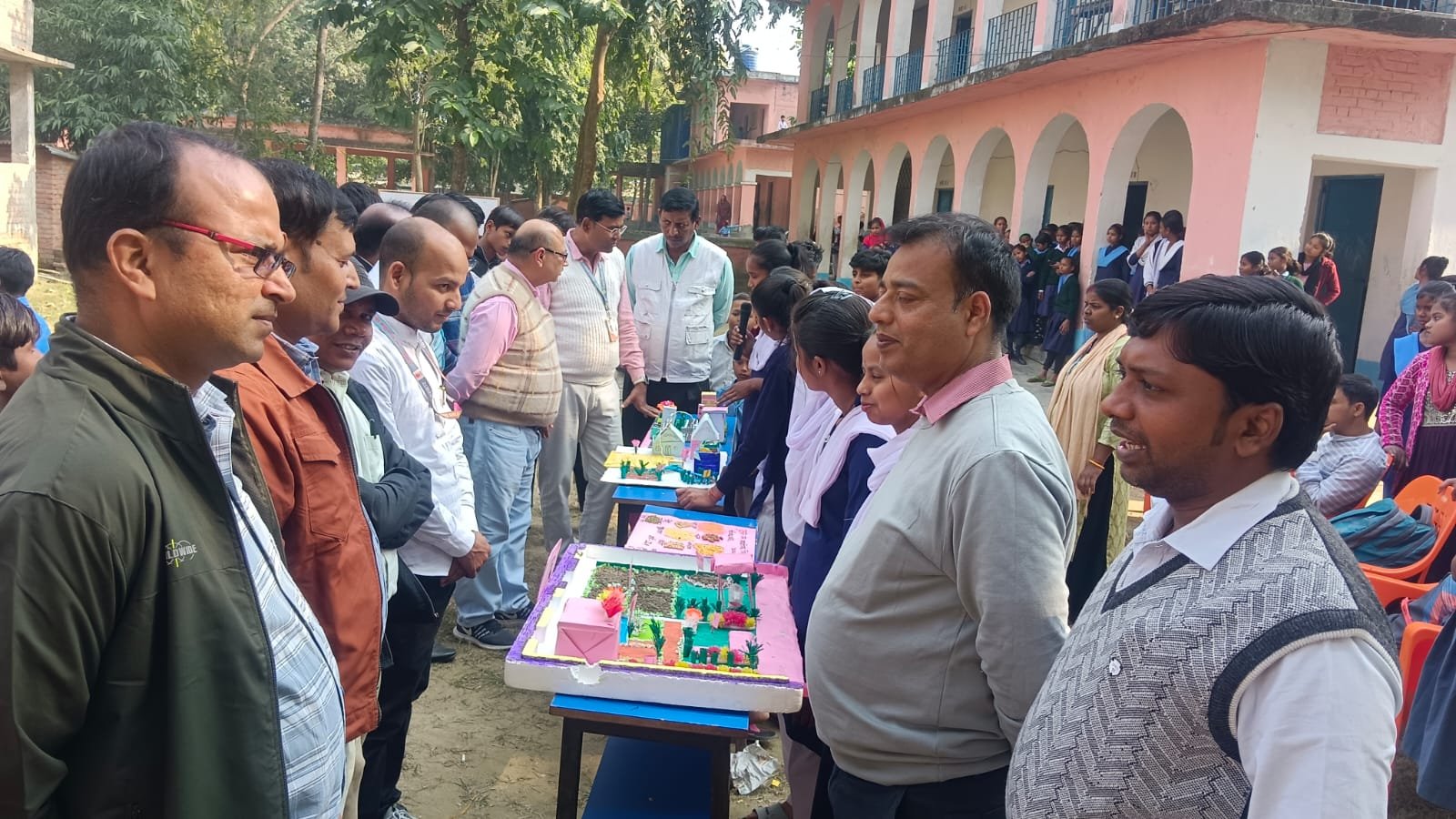 हसनगंज उच्च माध्यमिक विद्यालय मे बाल विज्ञान प्रदर्शनी का हुआ आयोजन