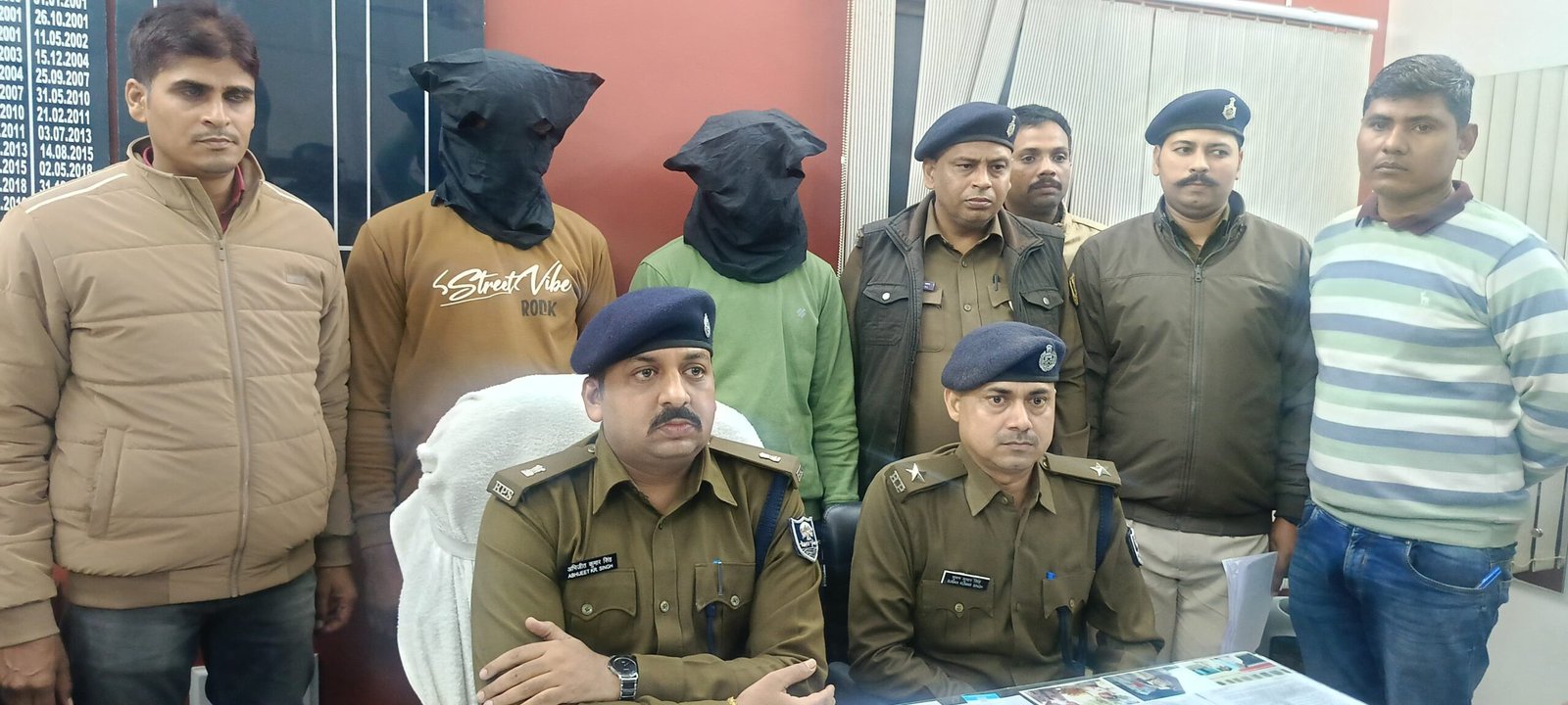लूट की घटना को अंजाम देने से पहले पुलिस के हत्थे चढ़े दो अपराधी, एक अपराधी पर तीन लाख रुपए का इनाम