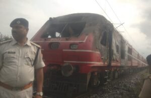 डेमू ट्रेन के इंजन में लगी आग,रेल हादसा टला।