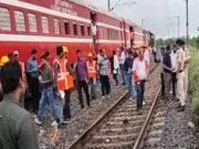 सोनपुर रेल मंडल में बड़ा हादसा: अवध असम एक्सप्रेस और ट्रॉली की टक्कर