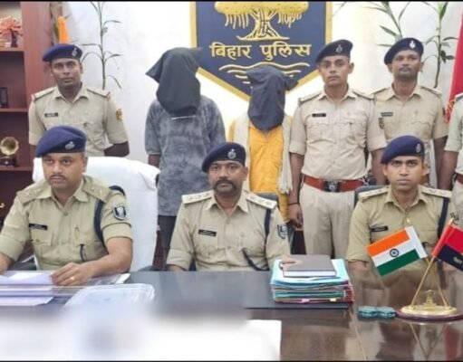 सफेद नशा के काला कारोबार करने वाले दो व्यक्तियों को 103 ग्राम स्मैक, एक देसी कट्टा, 19 जिंदा कारतूस, एक मोबाइल और एक मोटरसाइकिल के साथ हुआ गिरफ्तार