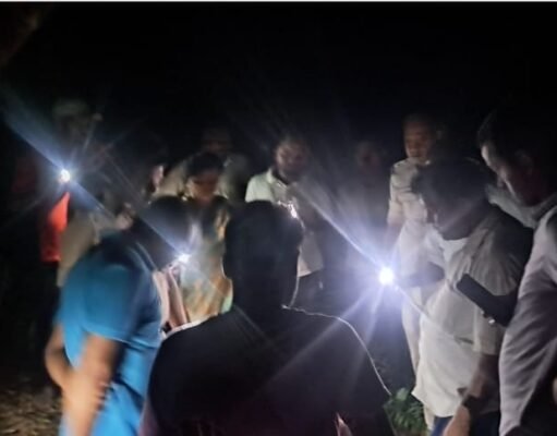 कोढ़ा हाई स्कूल के पास पेड़ से लटका मिला युवक का शव, मानसिक तनाव में था मृतक