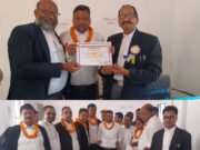 निर्वाचन अधिकारी द्वारा अधिवक्ता संघ में विजई सभी प्रत्याशियों के बीच की गई सर्टिफिकेट का वितरण।