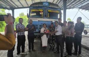 महिला ट्रक चालक ने रचा इतिहास, कोलकाता से जोगबनी होते हुए नेपाल की ओर रवाना