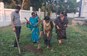 कटिहार डीपीआरओ कार्यालय में “एक पेड़ मा”के नाम अभियान के तहत 20 फलदार वृक्षों का रोपण