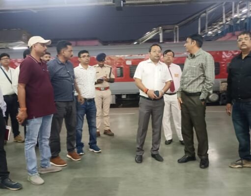 लोक आस्था के गीतों संग छठ महापर्व पर कटिहार रेल मंडल में विशेष व्यवस्था