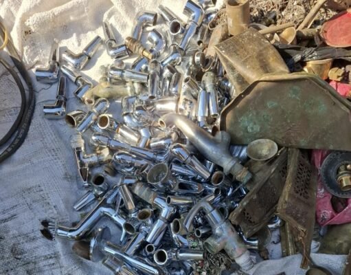 सीमांचल ट्रेन से चोरी करते एक गिरफ्तार