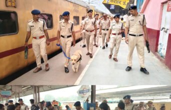 प्रधानमंत्री के कार्यक्रम को लेकर कटिहार स्टेशन पर आरपीएफ की सघन जांच।