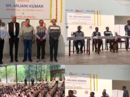 कर्नल एकेडमी के प्रांगण में श्री अंजनी कुमार, महाप्रबंधक एन एफ रेलवे ने किया बच्चों से संवाद