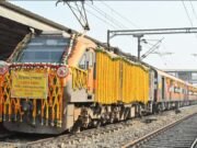 प्रधानमंत्री ने असम से दो अमृत भारत ट्रेनों को दिखाई हरी झंडी